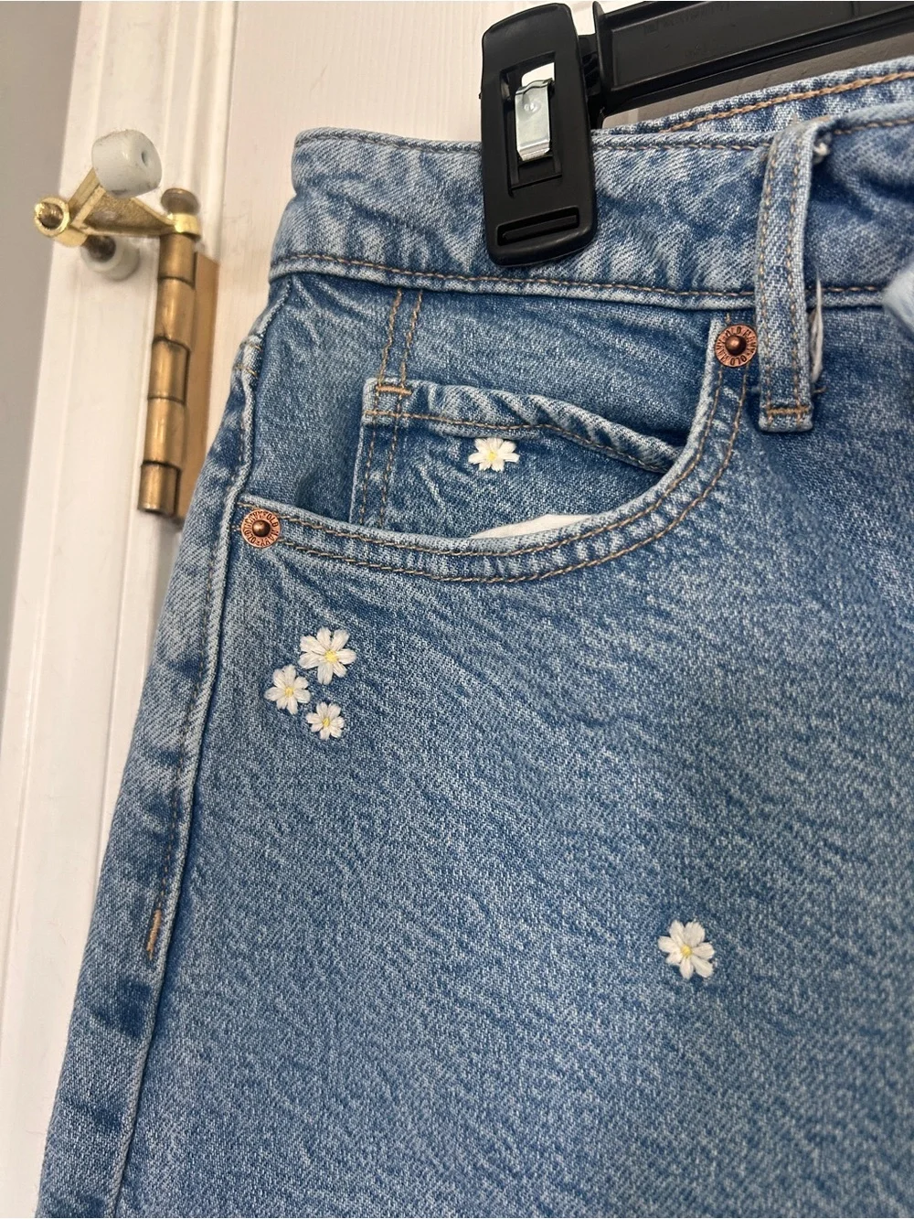 Old Navy Light Blue Straight-Leg Jeans with White Daisy Embroidery - Picture 3 of 4